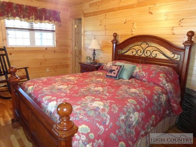 Image number 5 for the current listing