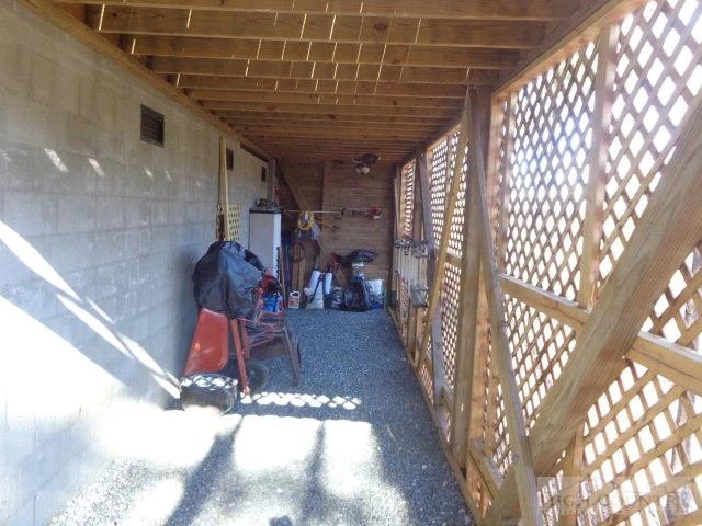 Image number 17 for the current listing