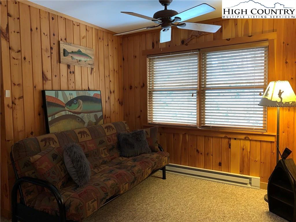 Image number 15 for the current listing