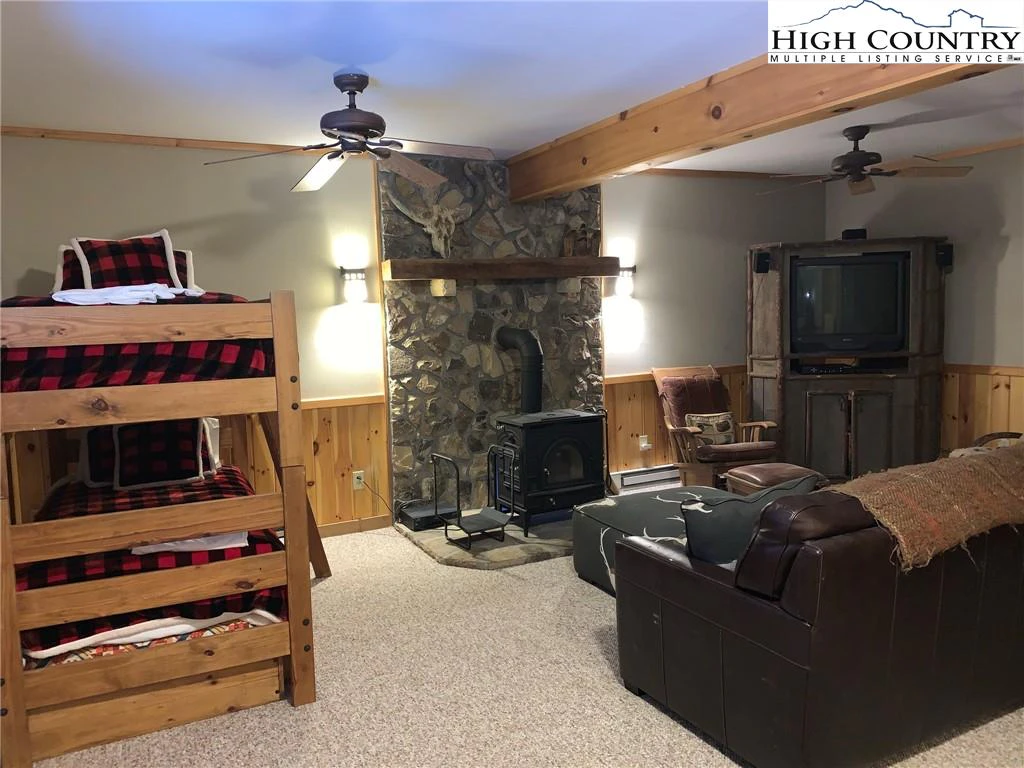 Image number 9 for the current listing