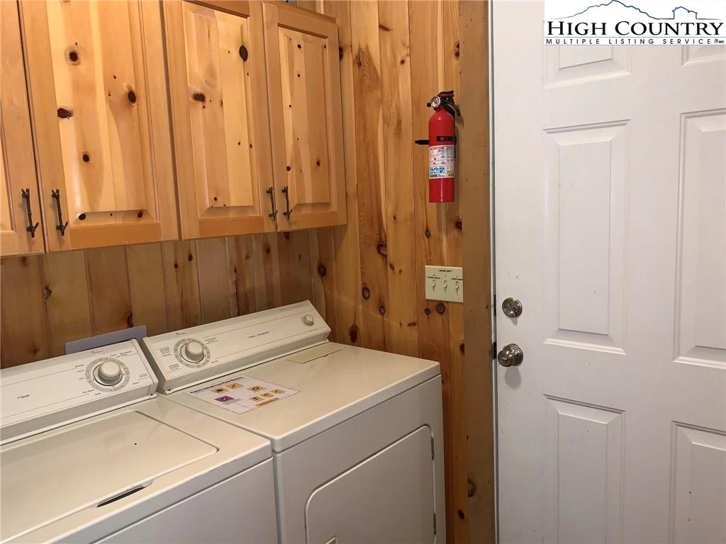 Image number 5 for the current listing