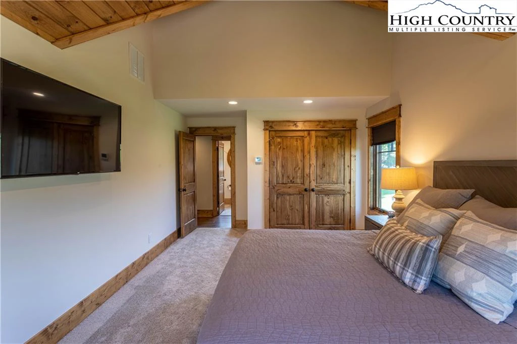 Image number 3 for the current listing