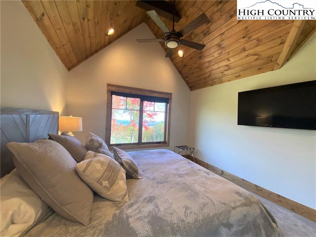 Image number 5 for the current listing