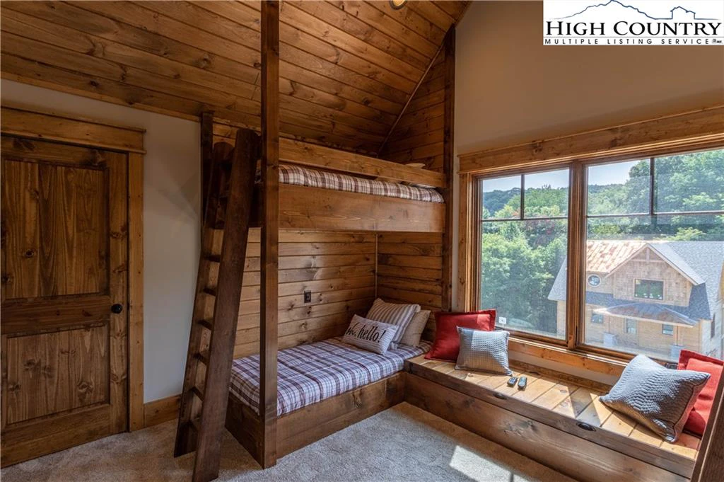Image number 6 for the current listing