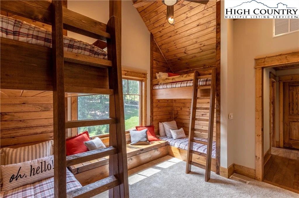 Image number 7 for the current listing