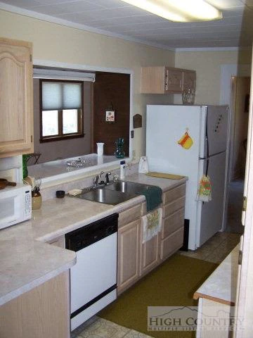 Image number 8 for the current listing