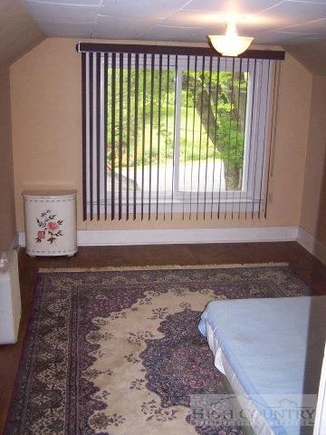 Image number 4 for the current listing