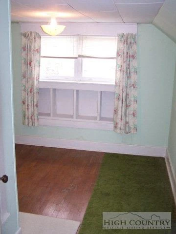 Image number 3 for the current listing