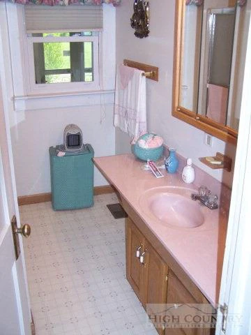 Image number 15 for the current listing