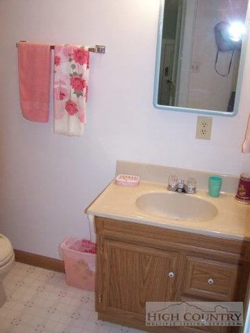 Image number 14 for the current listing
