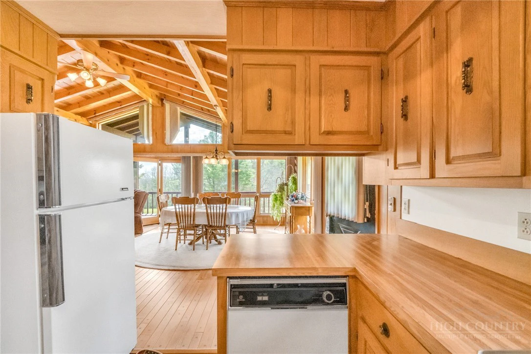 Image number 4 for the current listing