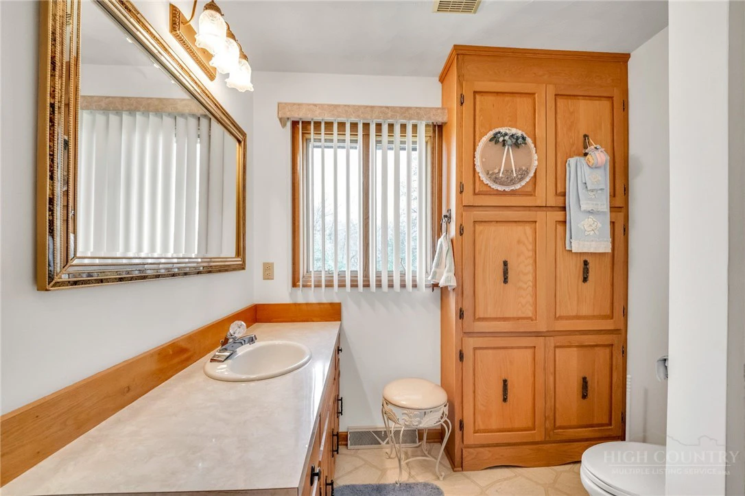 Image number 7 for the current listing