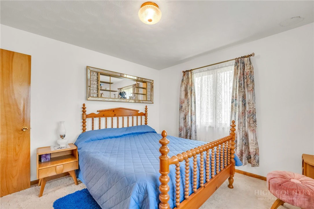 Image number 8 for the current listing