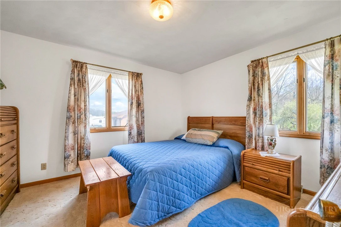 Image number 9 for the current listing