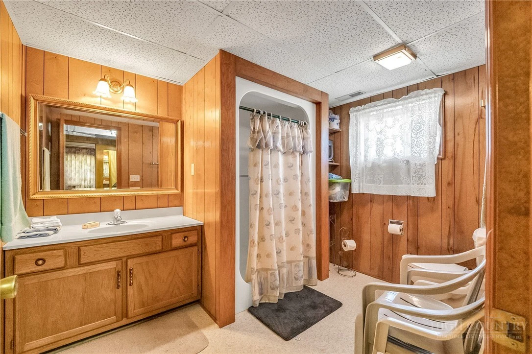 Image number 14 for the current listing