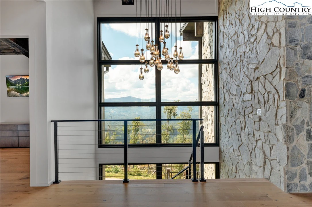 Image number 14 for the current listing