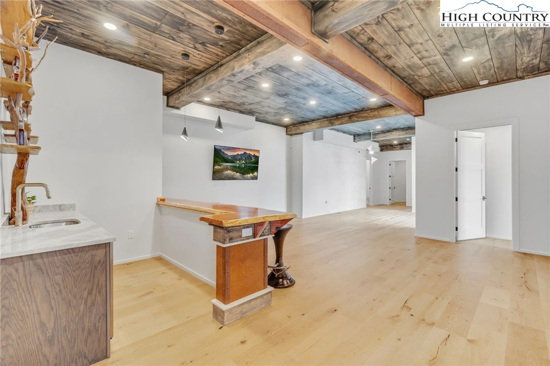 Image number 6 for the current listing