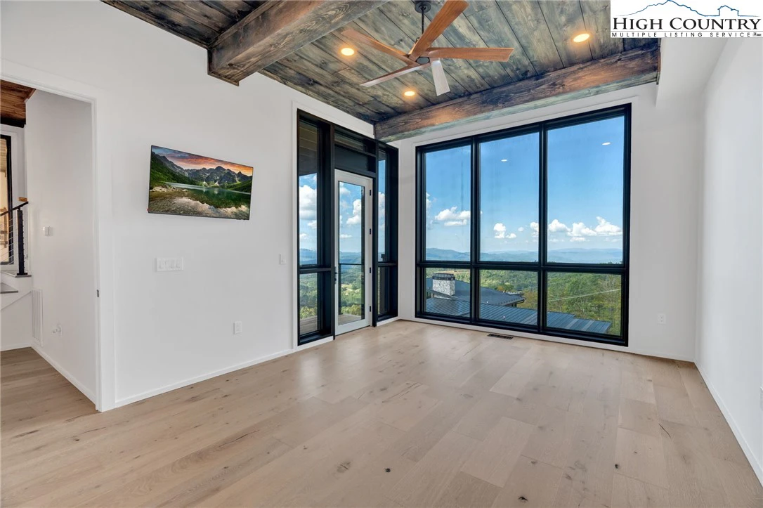 Image number 8 for the current listing
