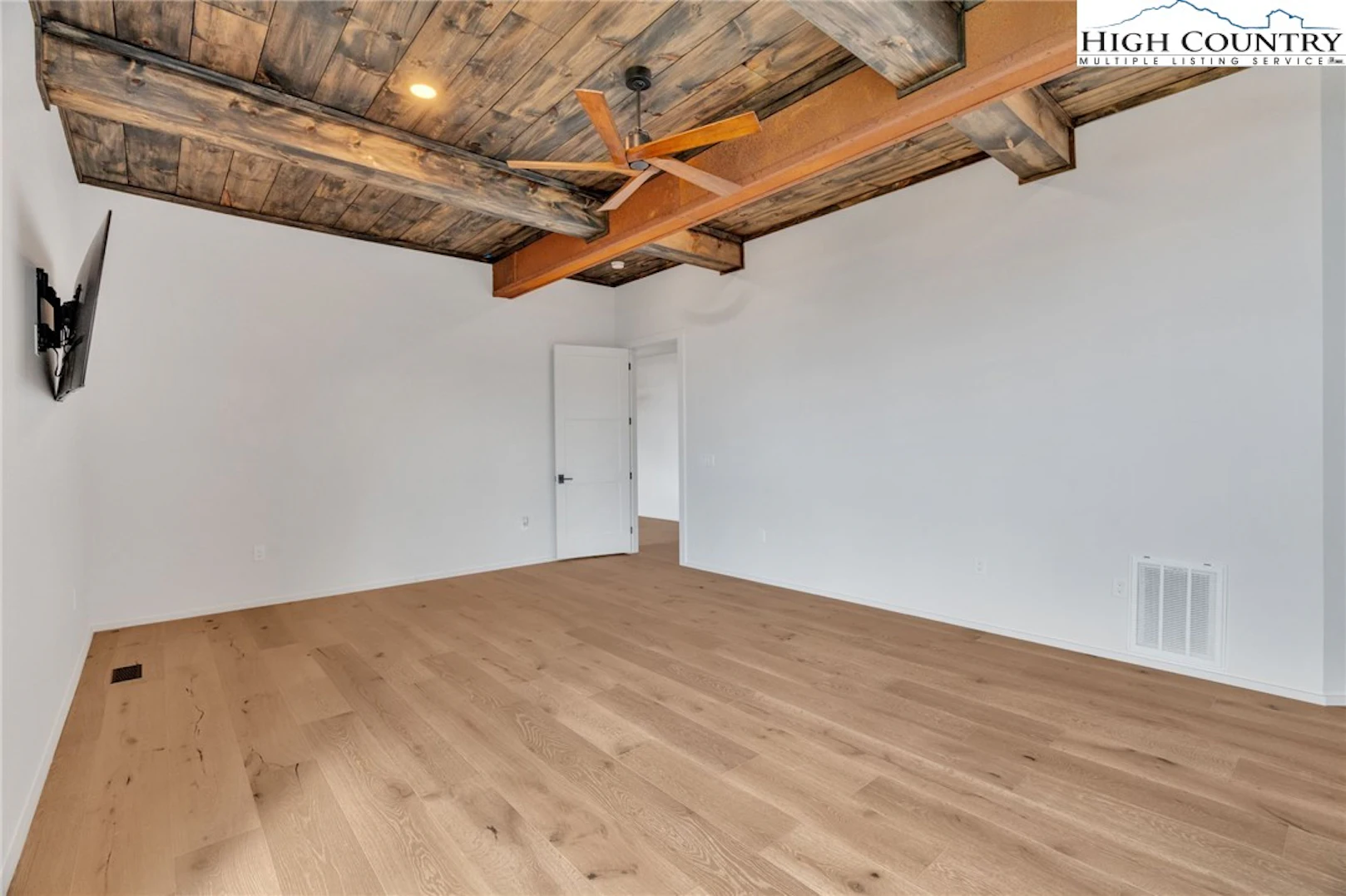 Image number 9 for the current listing