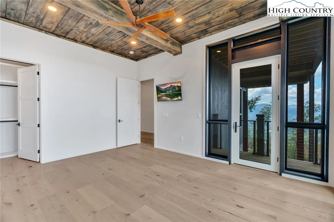 Image number 10 for the current listing