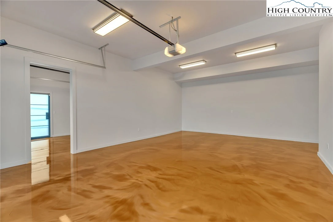 Image number 20 for the current listing