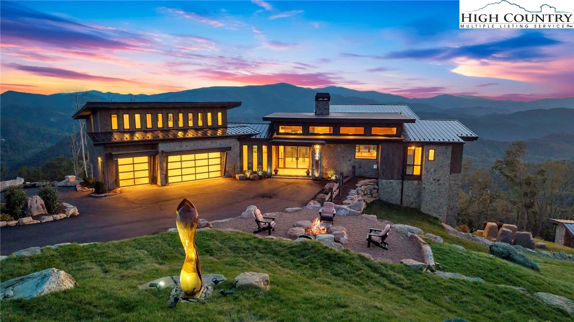Image number 1 for the current listing