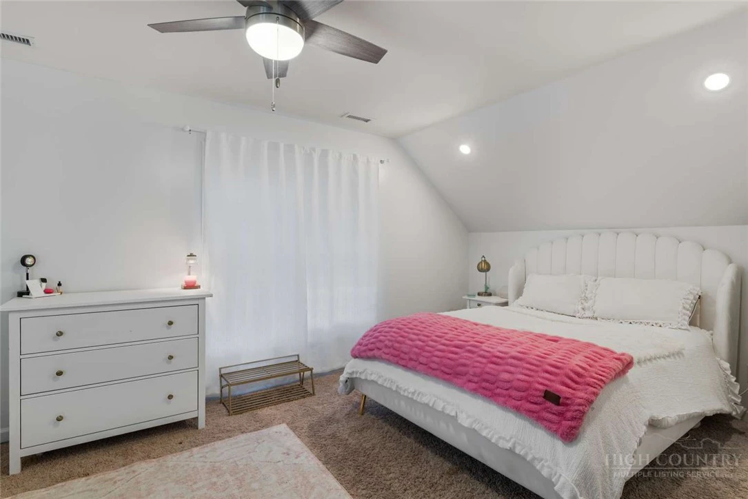 Image number 9 for the current listing