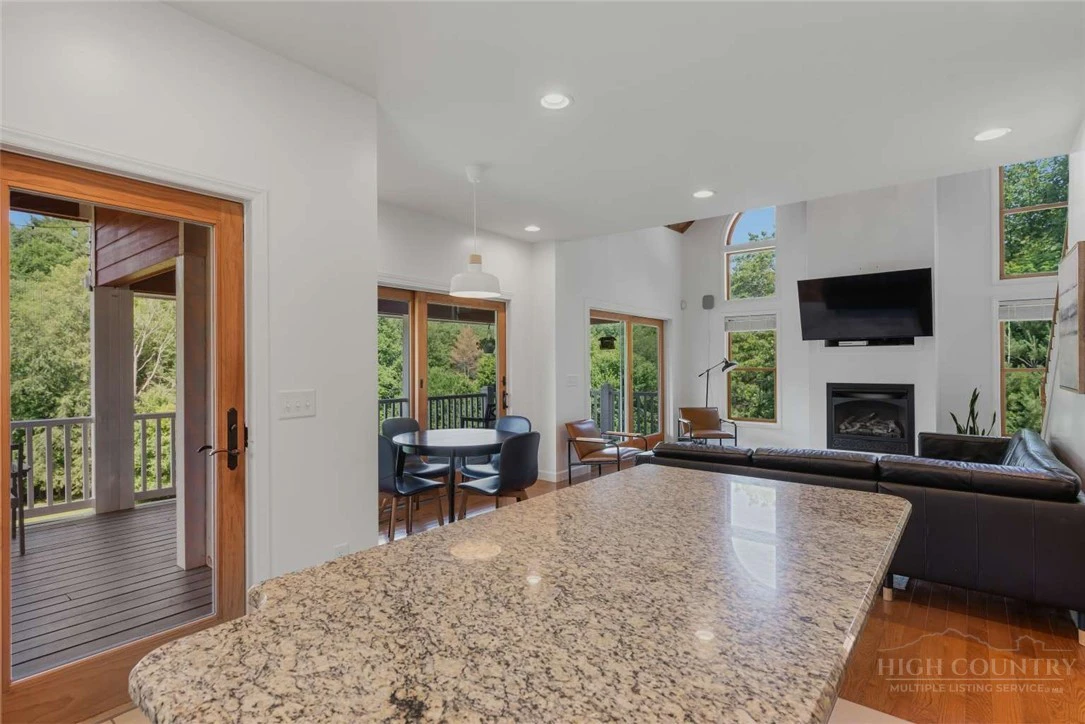 Image number 12 for the current listing