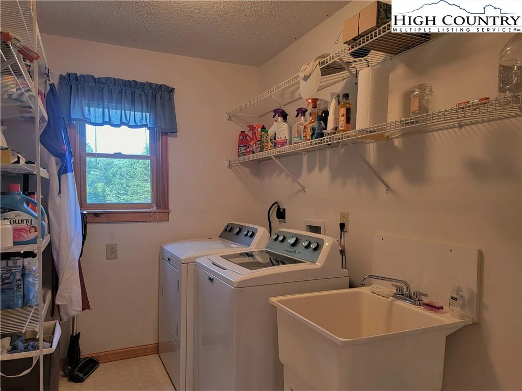 Image number 3 for the current listing