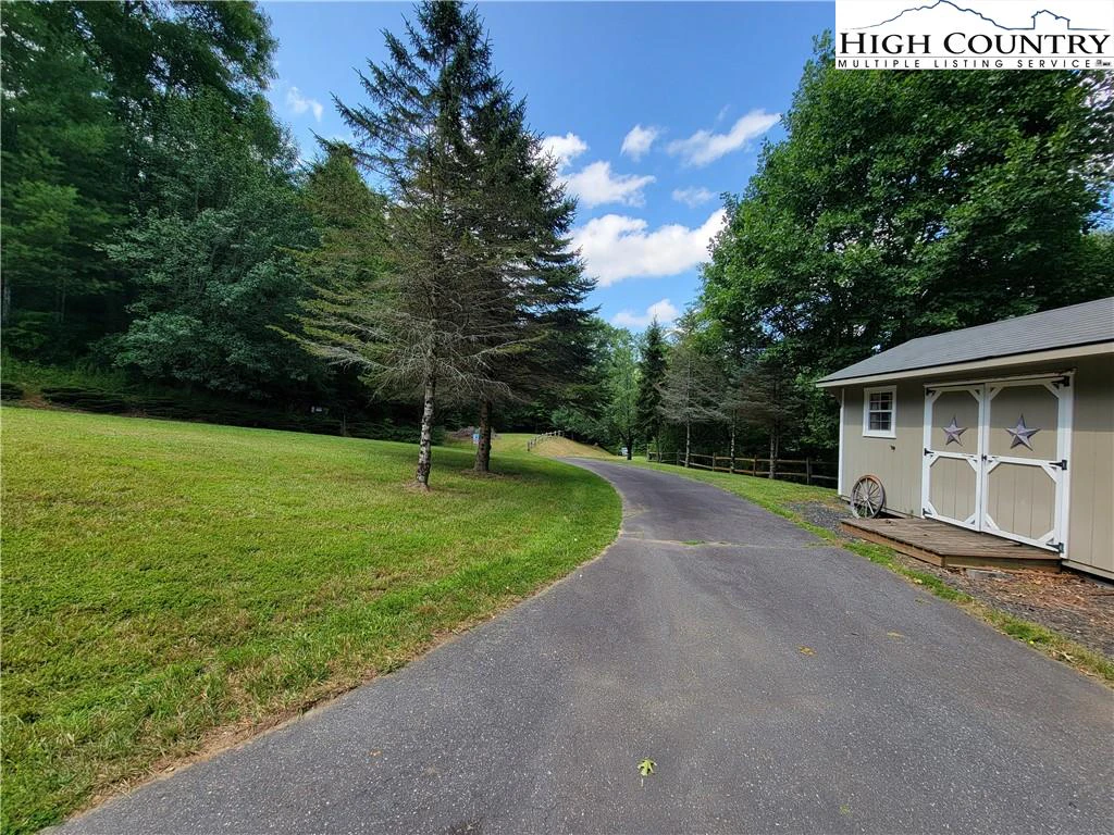 Image number 16 for the current listing