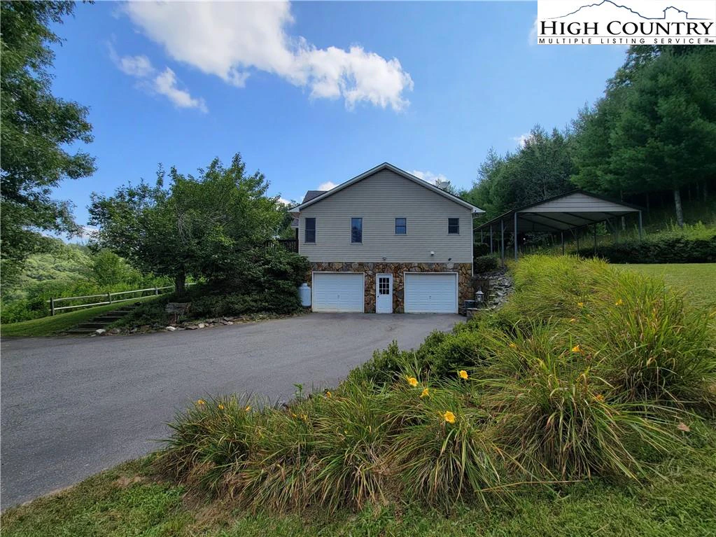 Image number 17 for the current listing