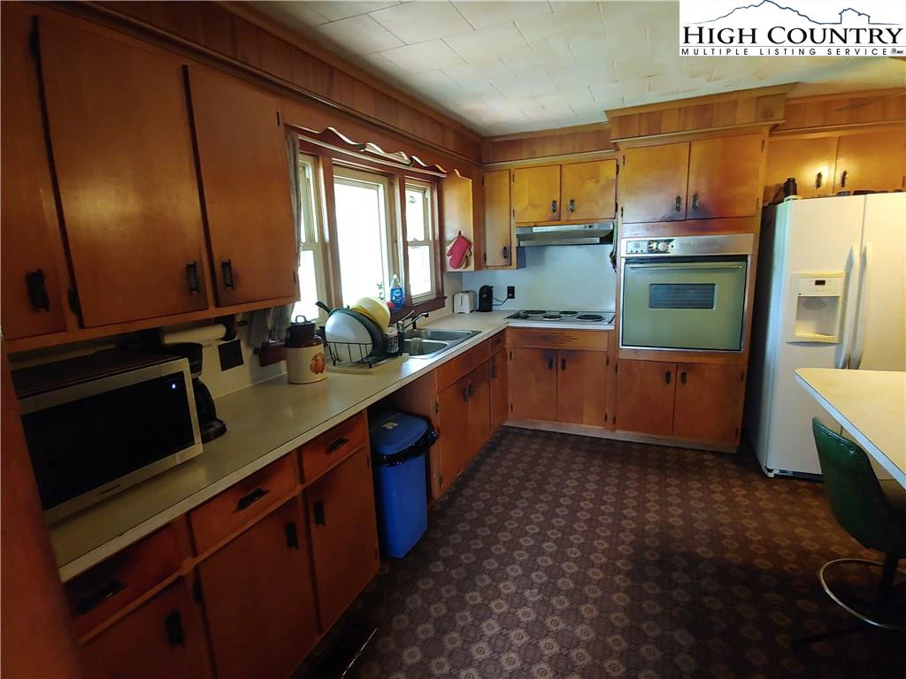 Image number 21 for the current listing