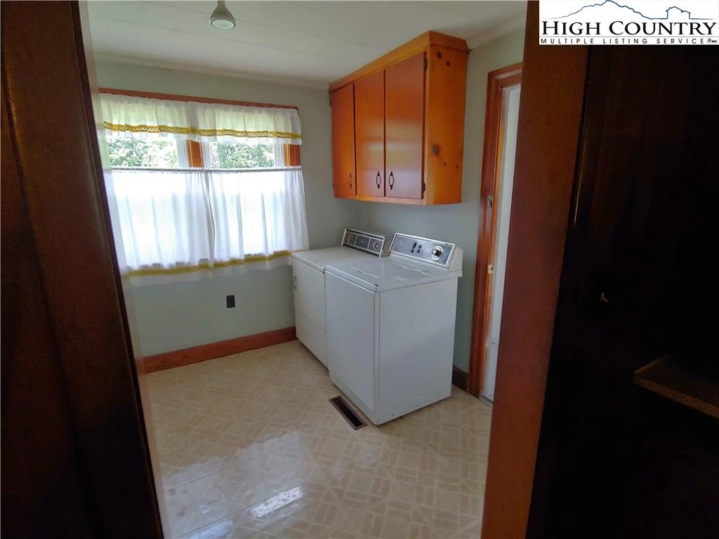 Image number 18 for the current listing