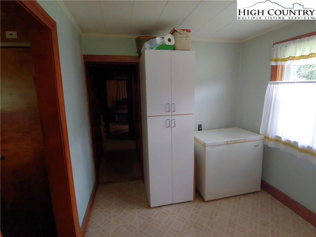 Image number 2 for the current listing