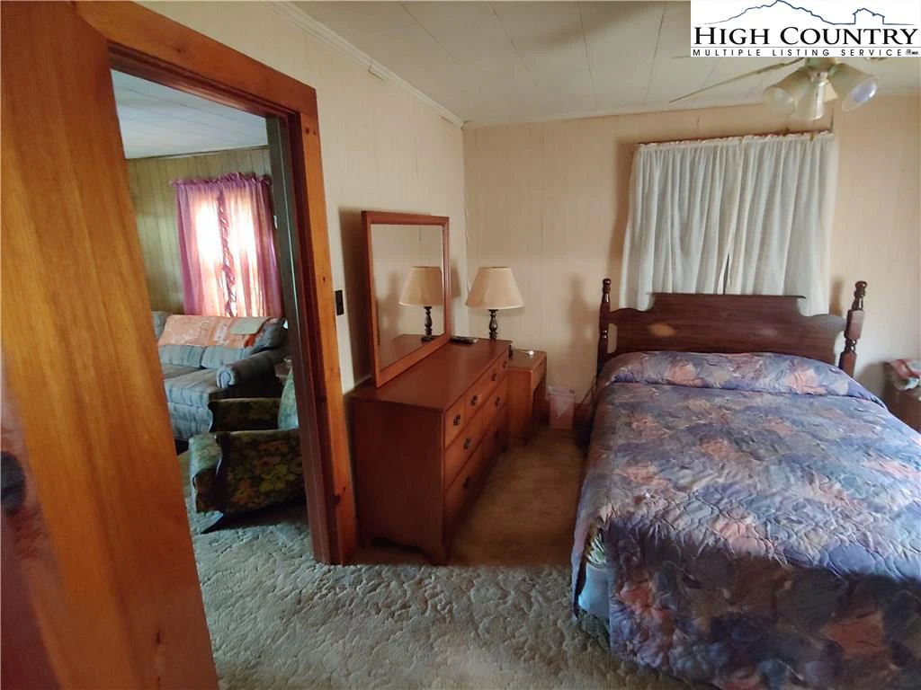 Image number 15 for the current listing