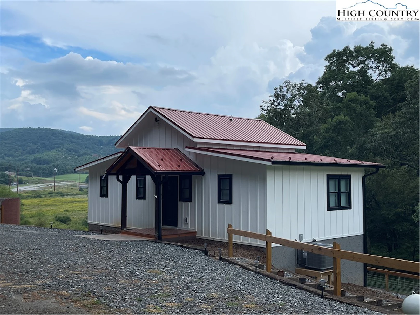 Image number 1 for the current listing