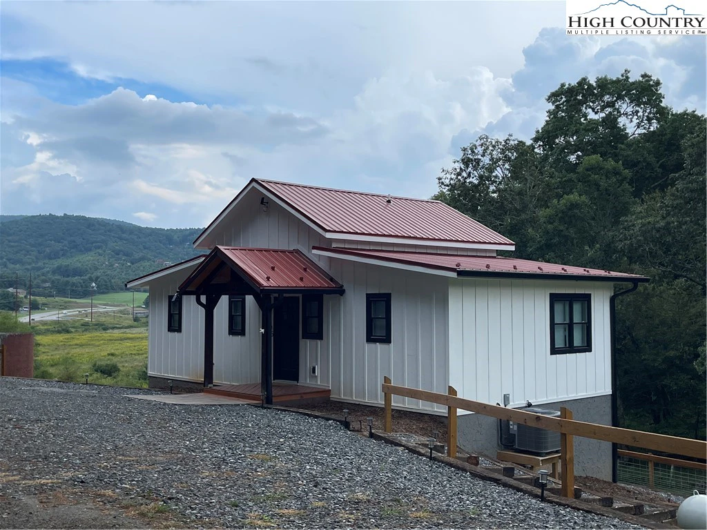 Image number 1 for the current listing