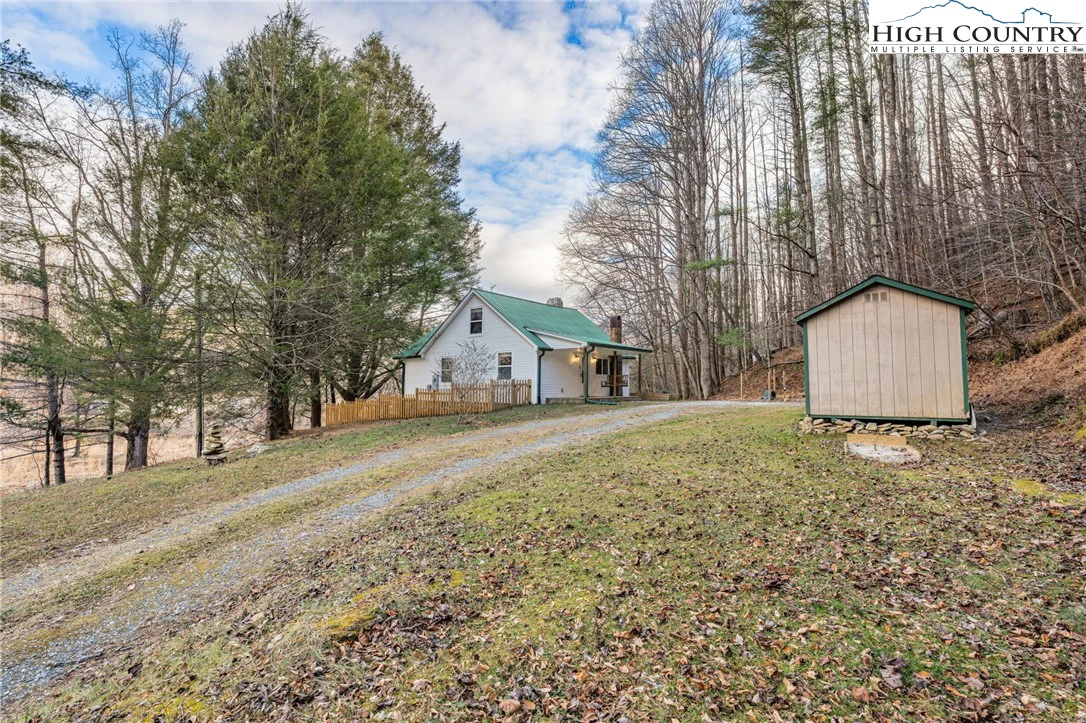 Image number 15 for the current listing