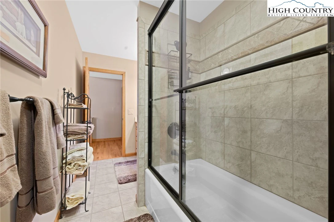 Image number 3 for the current listing