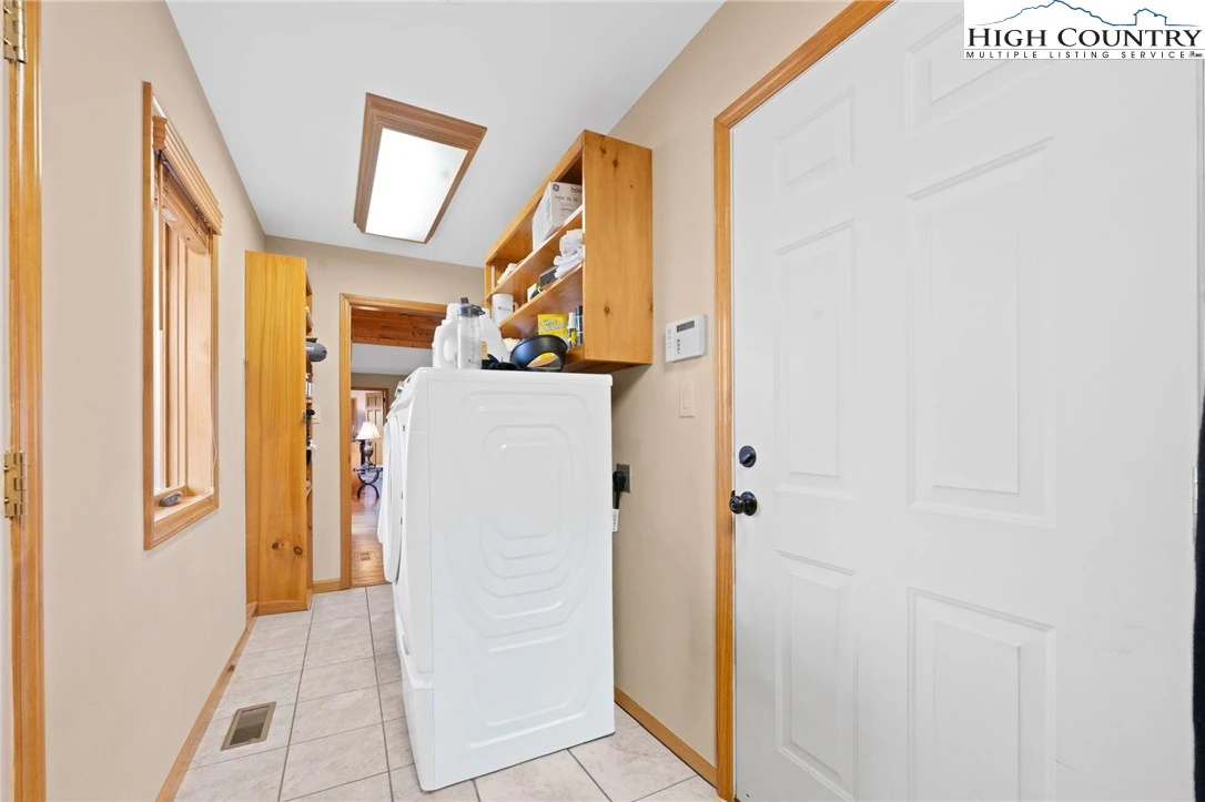 Image number 6 for the current listing
