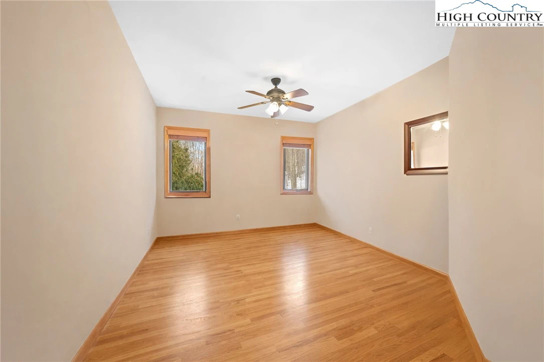 Image number 5 for the current listing