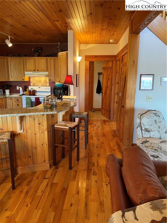 Image number 13 for the current listing