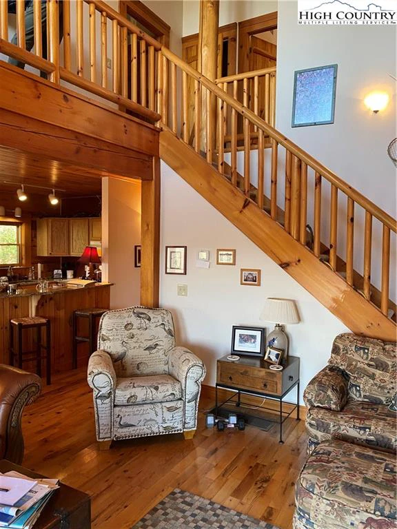 Image number 3 for the current listing