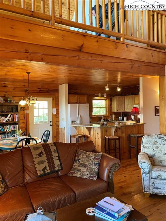 Image number 4 for the current listing
