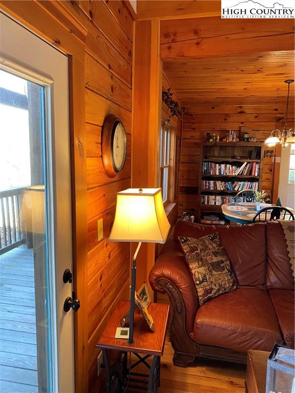 Image number 5 for the current listing