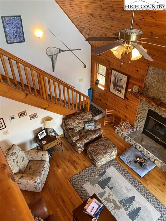 Image number 15 for the current listing
