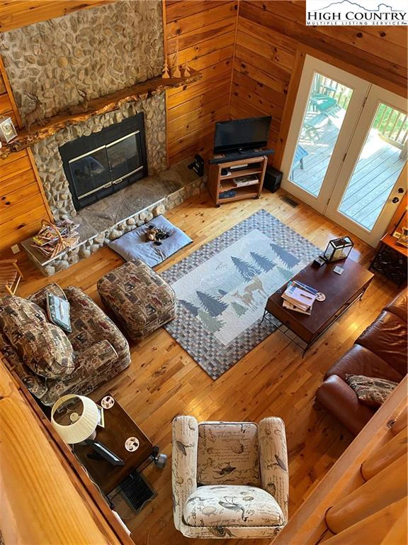 Image number 17 for the current listing