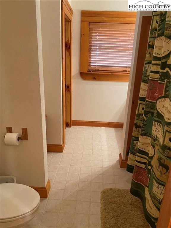 Image number 19 for the current listing