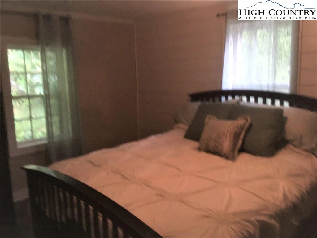 Image number 10 for the current listing