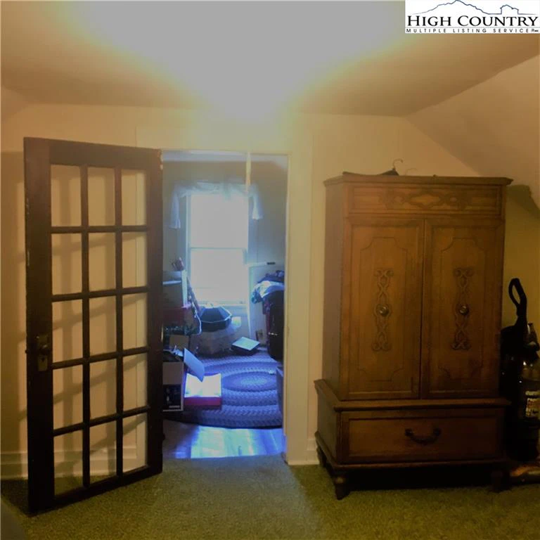 Image number 8 for the current listing